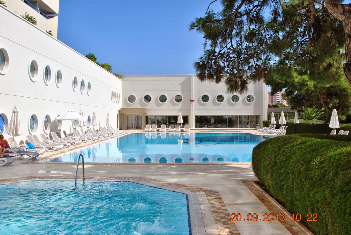 imagini hotel TITANIC LARA